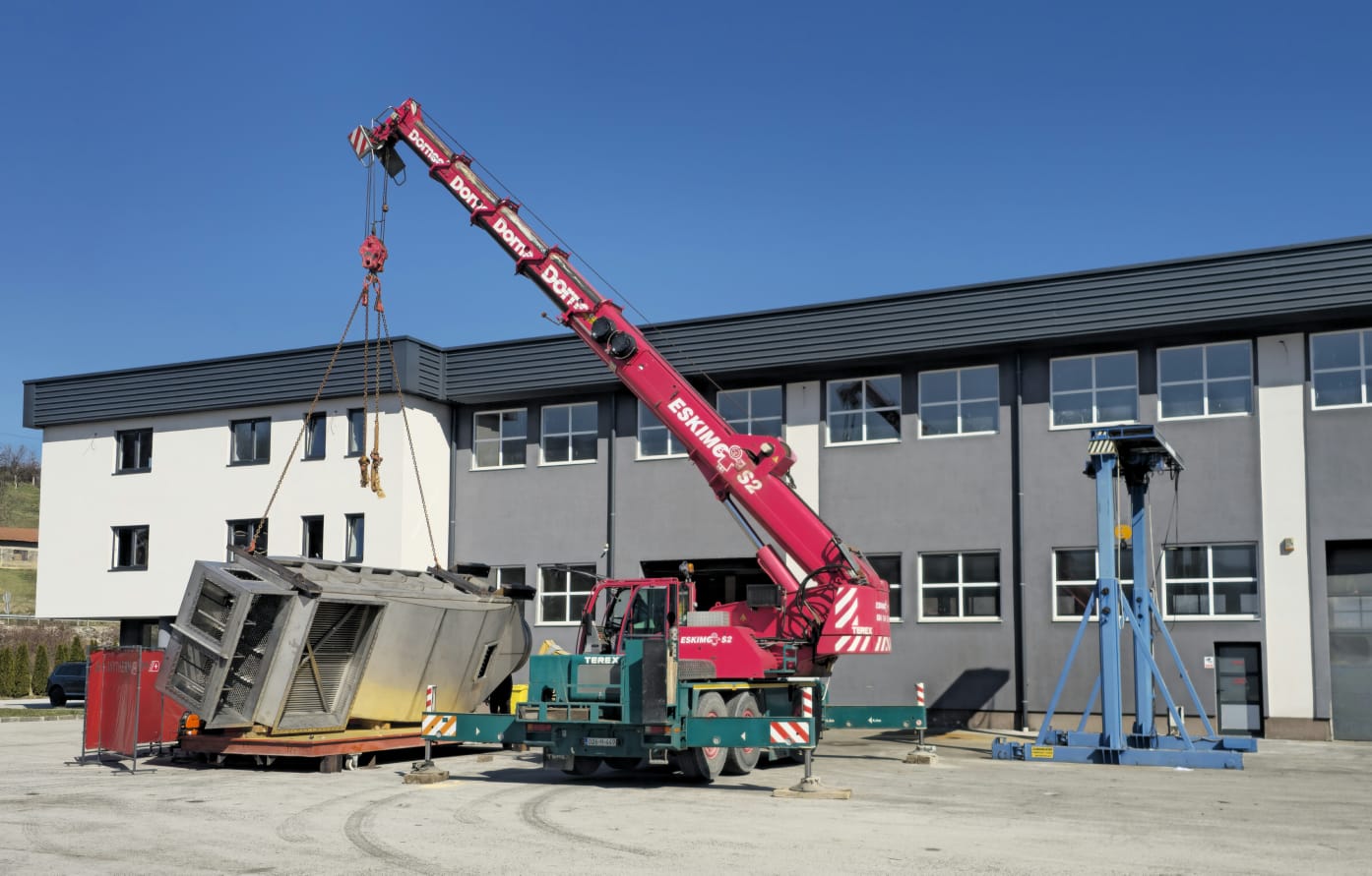 Anytherm – Kranverladung schweres Bauteil